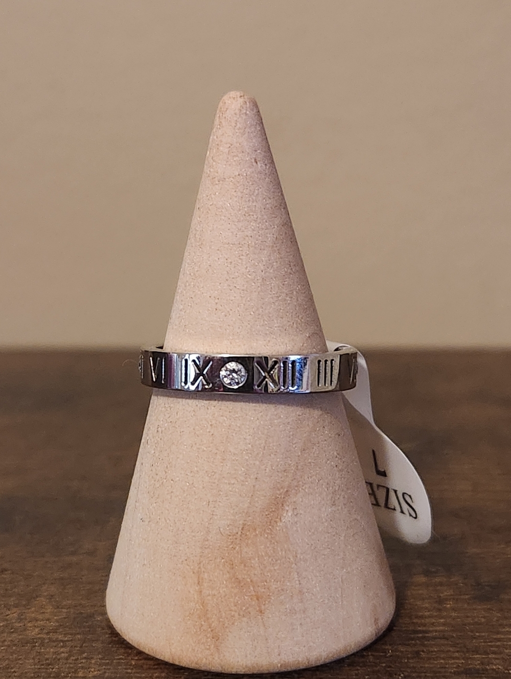NWOT ROMAN NUMERAL RING, SZ 7